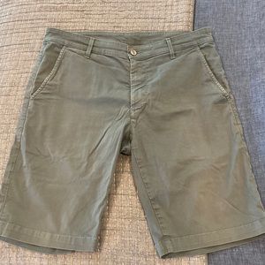 AG Griffin tailored short light olive green. Size 34